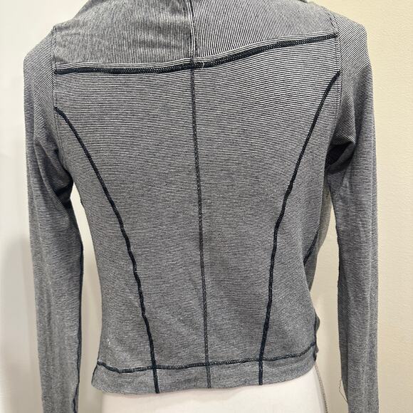 Lululemon Iconic Wrap Surplice Top Wee Stripe White Black Size 2 Lounge Active - Picture 7 of 8